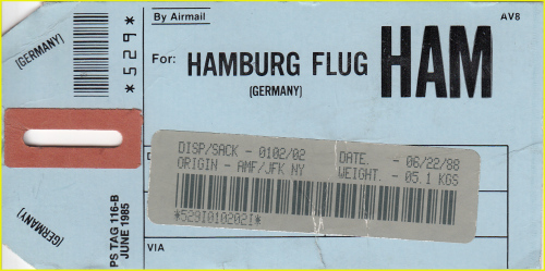 Beutelfahne von einem normalen Kartenschluss aus Amerika von John F. Kenndy-Flughafen nach Hamburg vom 22. Juni 1988, schon mit einem Strichcode statt Stempel versehen Beutelfahne von einem normalen Kartenschluss aus Amerika von John F. Kenndy-Flughafen nach Hamburg vom 22. Juni 1988, schon mit einem Strichcode statt Stempel versehen