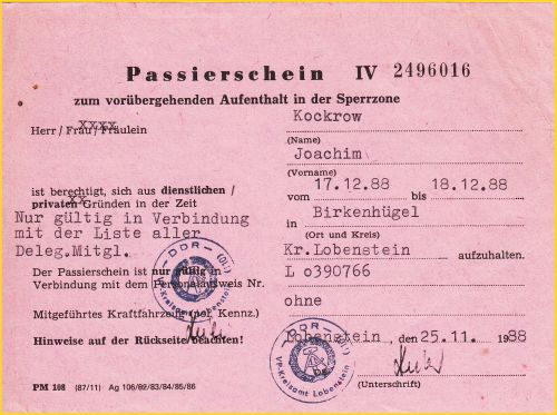 Passierschein für den vorübergehenden Aufenthalt in der Speerzone auf Ostseite mit genauer Angabe von wann bis wann er sich dort aufhalten durfte Passierschein für den vorübergehenden Aufenthalt in der Speerzone auf Ostseite mit genauer Angabe von wann bis wann er sich dort aufhalten durfte
