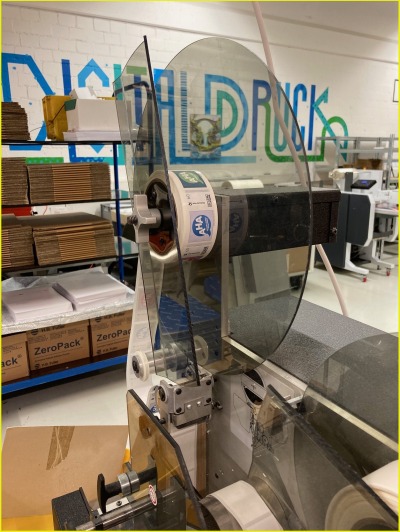 Foto eines Tabbers der Firma Quadient (ehemals Neopost), hier bestückt mit den Marken Individuell mit AHA-Motiven (Foto von MyPostcard) Foto eines Tabbers der Firma Quadient (ehemals Neopost), hier bestückt mit den Marken Individuell mit AHA-Motiven (Foto von MyPostcard)