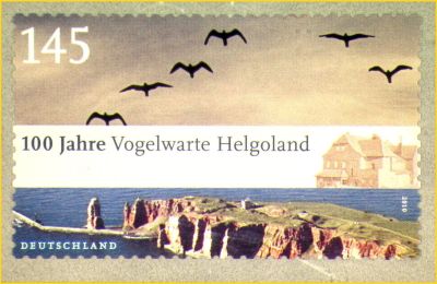 Gezeigt wird hier die echte Marke „100 Jahre Vogelwarte Helgoland“, die Fälschung ist in den Details viel unschärfer Gezeigt wird hier die echte Marke „100 Jahre Vogelwarte Helgoland“, die Fälschung ist in den Details viel unschärfer