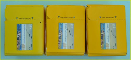 Schachtelvergleich Helgolandmarke - rechts die alte Version, in der Mitte das neue Layout und links die Fälschung der mittleren Variante