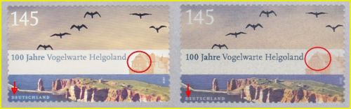 Vergleich der echten Marke links und der Fälschung rechts mit Markierungen der deutlichsten Unterschiede, die auch noch separat im Detail gezeigt werden