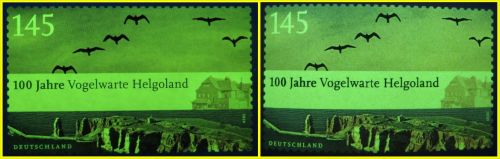 Vergleich der echten Marke links und der Fälschung rechts unter UV Licht mit der Wellenlänge 365 Nanometer – bei der echten ist diese besonders im Bereich der hellen Stellen sehr deutlich, bei der Fälschung ist diese gleichmäßig etwas schwächer in der zuletzt aufgebrachten Lackschicht eingebaut