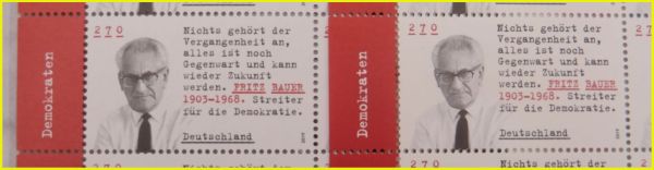 Farbvergleich der roten Farbe - links die echte Marke - rechts die Fälschung
