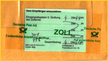 grüner Postaufkleber für das Einziehen von Zollgebühren grüner Postaufkleber für das Einziehen von Zollgebühren