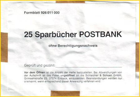 Deckblatt eines verpackten Stapels Postsparbücher ohne Berechtigungsausweis aus den 1990er Jahren, als die Possparkasse schon zur Postbank gehörte, aber auch hier sieht man oben die entsprechende Formblattnummer Deckblatt eines verpackten Stapels Postsparbücher ohne Berechtigungsausweis aus den 1990er Jahren, als die Possparkasse schon zur Postbank gehörte, aber auch hier sieht man oben die entsprechende Formblattnummer