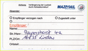 Aufkleber von Mazmail aus Potsdam , die zum Verbundnetzwerk P2 - „Die zweite Post“ gehört, mit dem Hinweis ganz oben „Verlängerung der Laufzeit durch Adresskorrektur!“ aus dem Jahr 2009 Aufkleber von Mazmail aus Potsdam , die zum Verbundnetzwerk P2 - „Die zweite Post“ gehört, mit dem Hinweis ganz oben „Verlängerung der Laufzeit durch Adresskorrektur!“ aus dem Jahr 2009