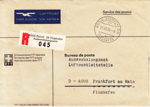 Einschreibpostsache aus der Schweiz vom Auswechslungspostamt Zürich 58 Flughafen aus dem Jahr 1984 zum Auswechslungsamlt in Frankfurt am Main