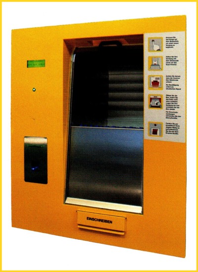 Geöffnete Post-Abgabebox aus Österreich mit eingebauten Scanner