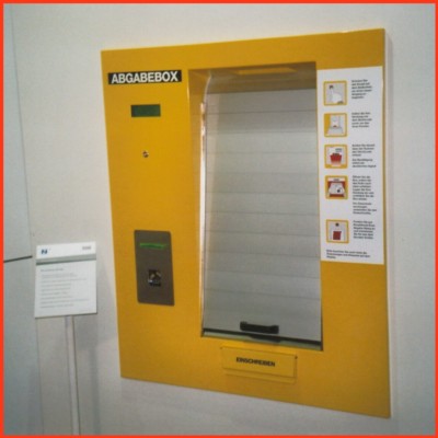 Foto vom Postexpostand der Firma Wincor-Nixdorf mit der Abgabebox von der Firma Nagler