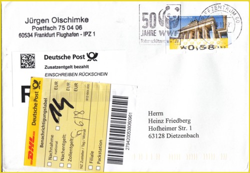 Einschreibenmarke "Einschreiben Rückschein" auf einem Standardbrief über Briefkastenleerung am 5. August 2013 eingeliefert. Da der Empfänger nicht anwesend war, wurde der Brief mit einem Benachrichtigungslabel über den Strichcode versehen.