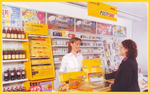 Bild von einem neuen Postpoint der zweiten Generation - hinten sieht man das neue Verkaufsgestell, das mit einem Rollo verschlossen werden kann