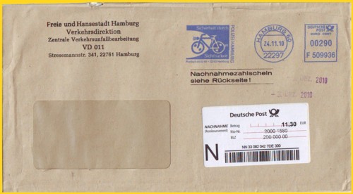 Kodierter Nachnahmebiref vom 24. November 2010 von der Polizei Hamburg frankiert mit Absenderfreistempel noch nach dem alten Verfahren (Übergangsregelung) mit 0,90 Euro für den Kompaktbrief und 2,00 Euro für die Nachnahme alt zusammen also 2,90 Euro, altes Nachnahmelabel, Inkassoschein war auf der Rückseite in einer Lasche eingesteckt