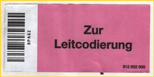 Spezieller Hinweislabel für die Frachtpost, daß diese Sendung mit einen neuen Leitcodelabel versehen werden soll