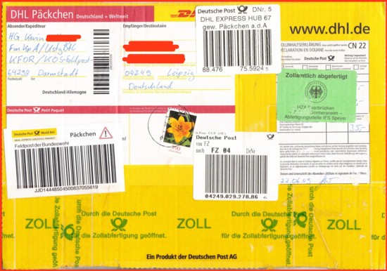 Feldpostpäckchen nach Leipzig in der IFS Speyer vom HZA Saarbrücken verzollt mit diversen weiteren Aufklebern wie Identcode und Leitcode