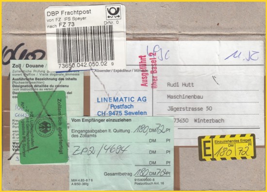 Paketausschnitt aus der Schweiz nach Deutschland, in der IFS Speyer noch vom HZA Ludwigshafen verzollt mit diversen Aufklebern