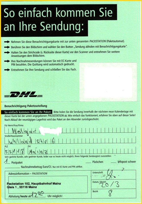 Hier die Rückseite der entsprechenden grünen Benachrichtigungskarte mit nachträglich eingedruckter Angabe der Packstation, wo der Kunde das Paket abholen kann