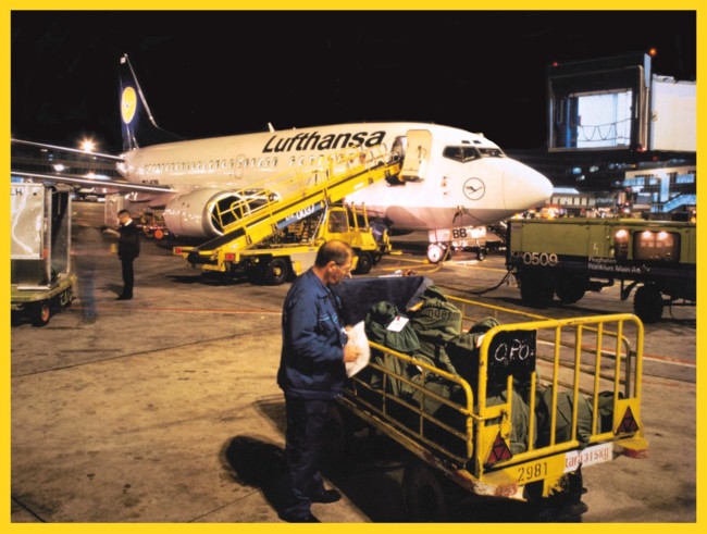 Verladung von Nachtluftpost auf dem Flughafen Frankfurt/Main - Foto: Deutsche Post AG