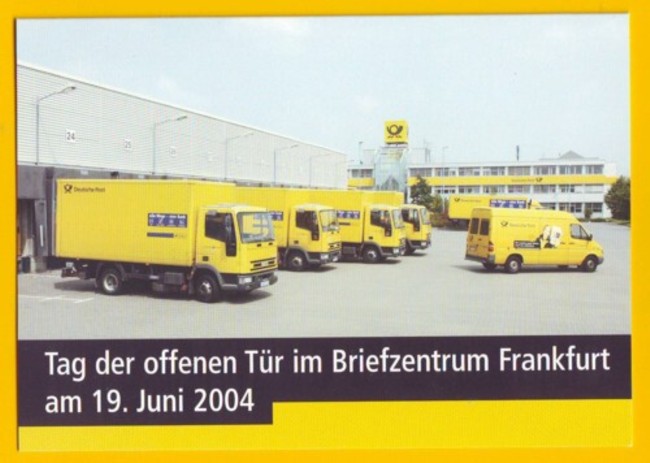 Links Teil des Briefzentrums und hinten das separate Verwaltungsgebäude